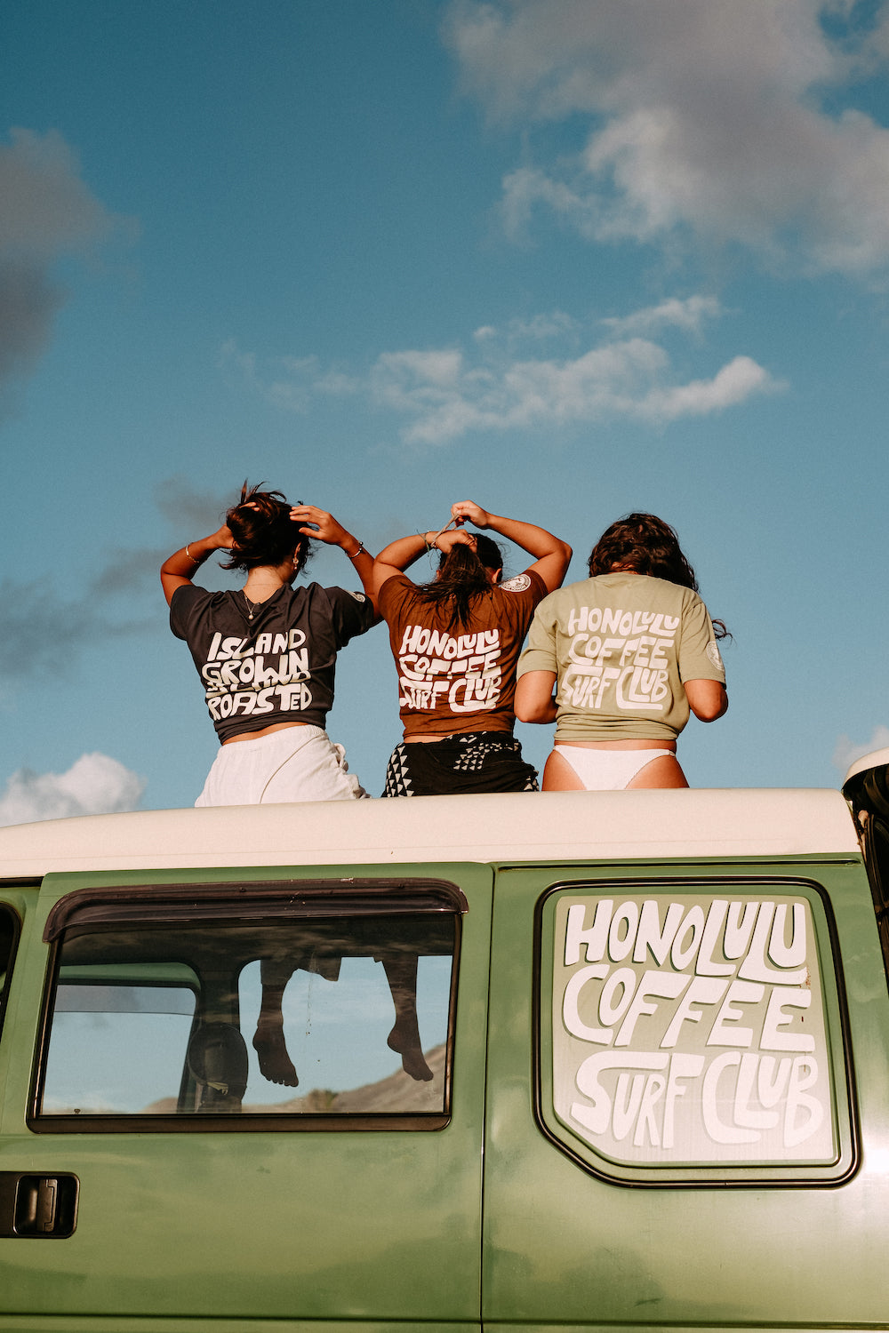 dawn_patrl_group_on_the_sue_brew_van.jpg